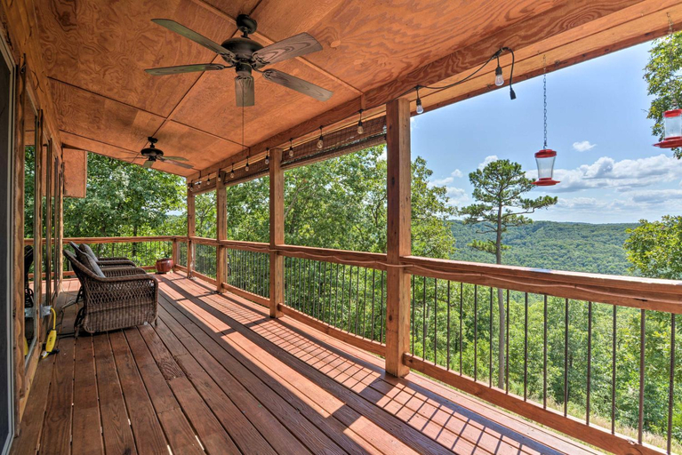 Others 5, Spacious Log Cabin w/ Fire Pit & Game Room!, Carroll
