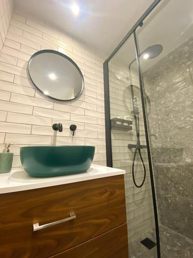 Bathroom 2, Piraeus Apartment for rent, Attica