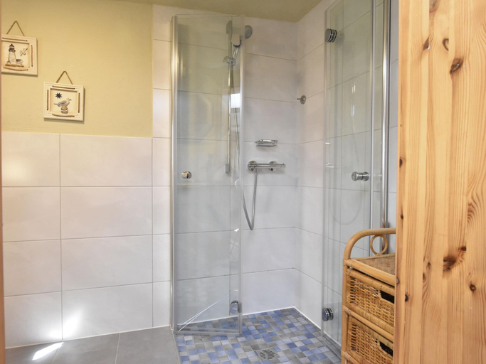 Bathroom 5, Sleep Under a Thatched Roof - Apartment in Ahlbeck near Haff, Vorpommern-Greifswald