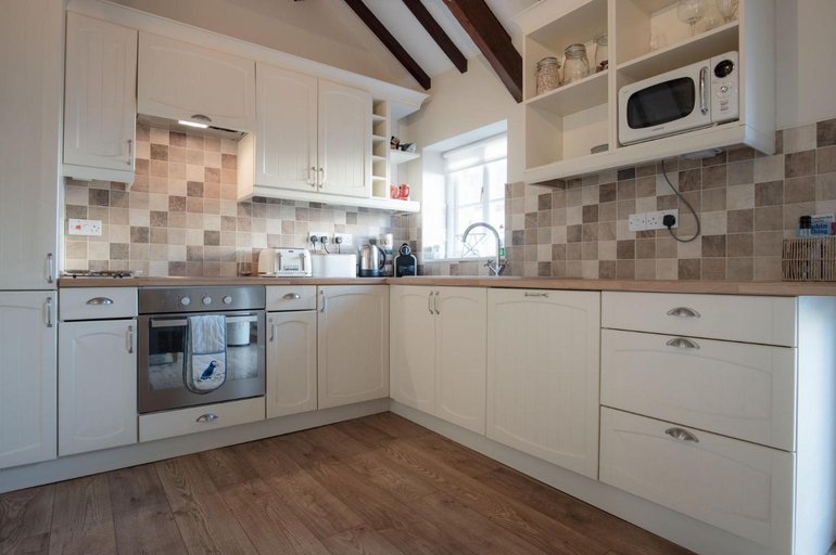Others 5, The Old Stables - 3 Bedroom Cottage - Angle, Pembrokeshire