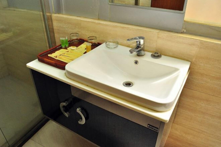 Bathroom 4, Yijing Hotel, Guangzhou