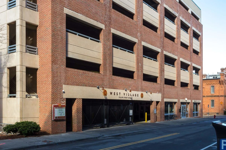 Room 5, 2 Bedroom Apartment with Large Patio, Hammocks, Durham