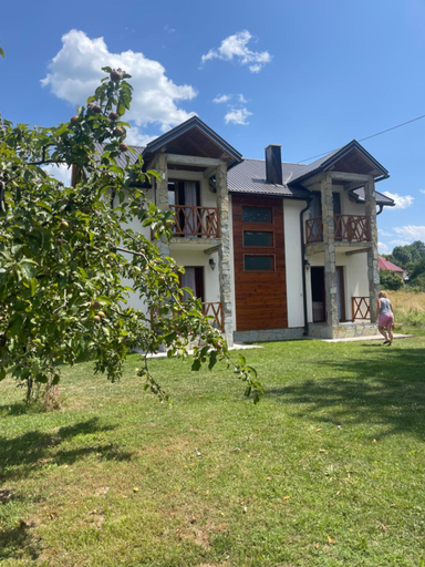 Others 3, Chalet Montenegrina with jacuzzi