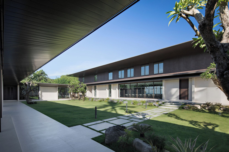 Exterior 6
