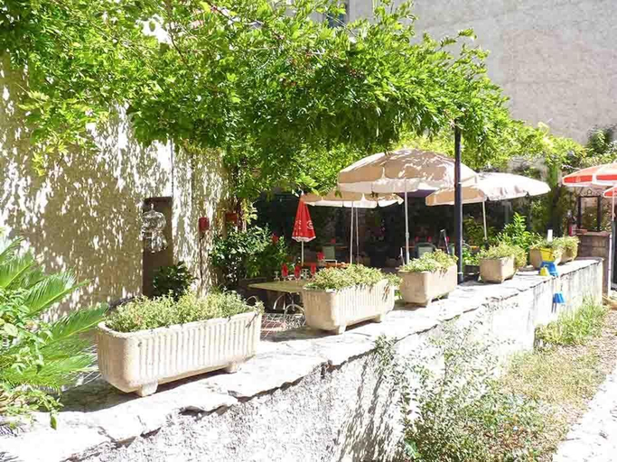 Others 3, Hotel Restaurant des Voyageurs, Aveyron