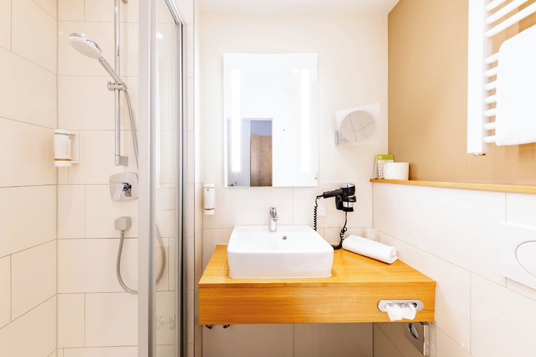 Bathroom 4, Maingau Hotel, Frankfurt am Main