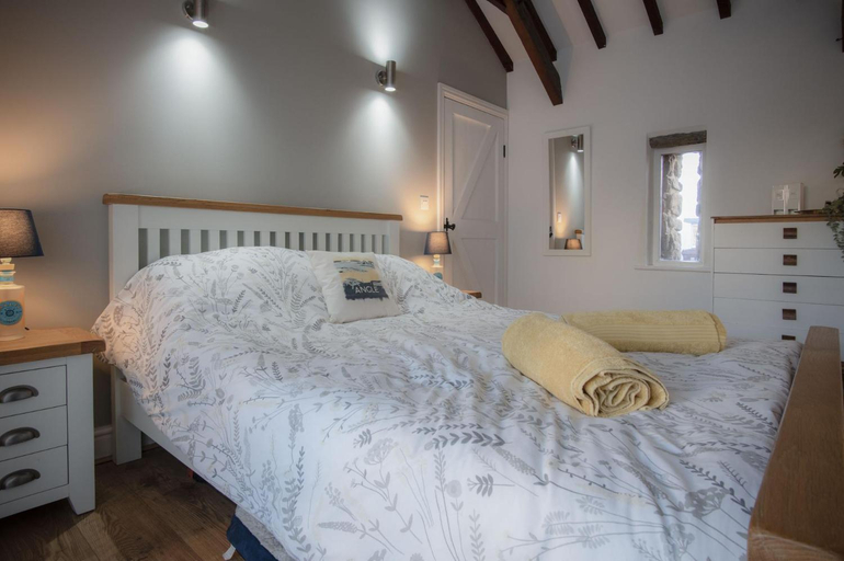 Others 2, The Old Stables - 3 Bedroom Cottage - Angle, Pembrokeshire