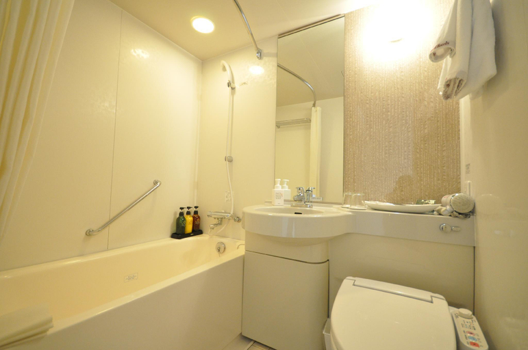 Bathroom 10