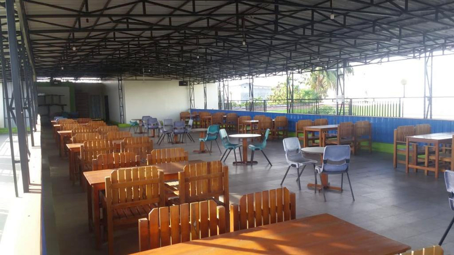 Food & Drinks 2, Glenys Inn Ketapang, Ketapang