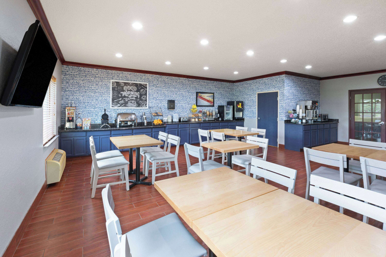 Food & Drinks 5, AmericInn by Wyndham Grinnell, Poweshiek