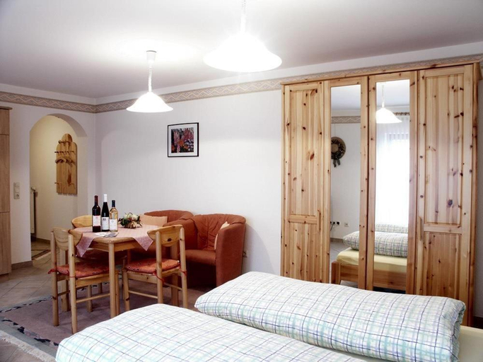 Bedroom 2, Weingut-Ferienwohnungen Lorenz - nur Urlaubsgaste, Trier-Saarburg