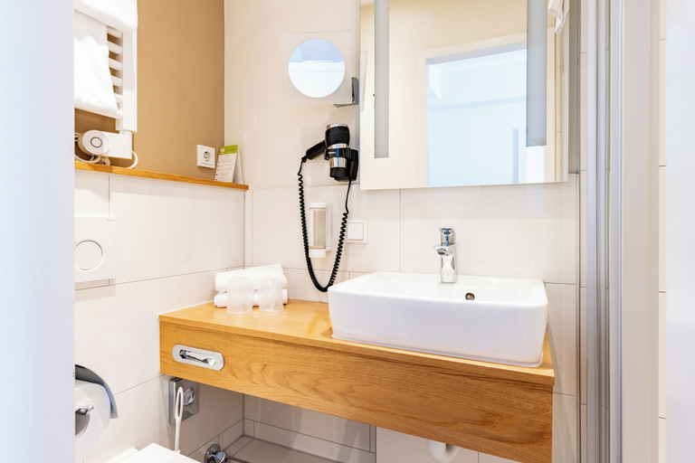 Bathroom 4, Maingau Hotel, Frankfurt am Main
