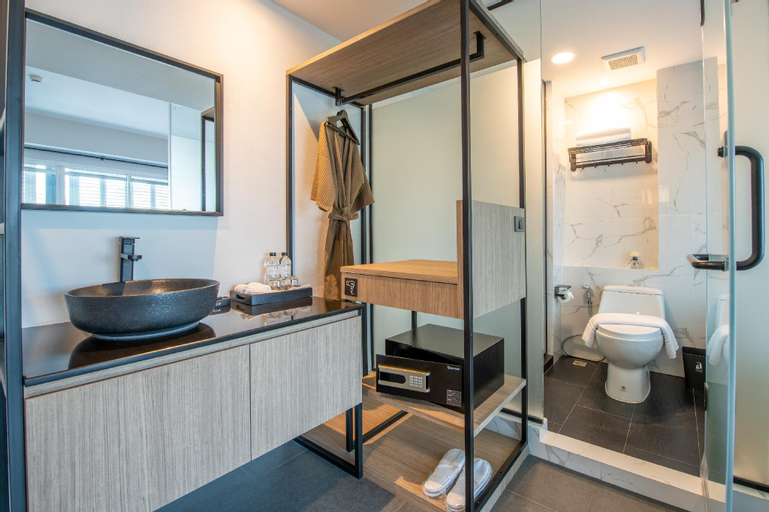 Bathroom 23
