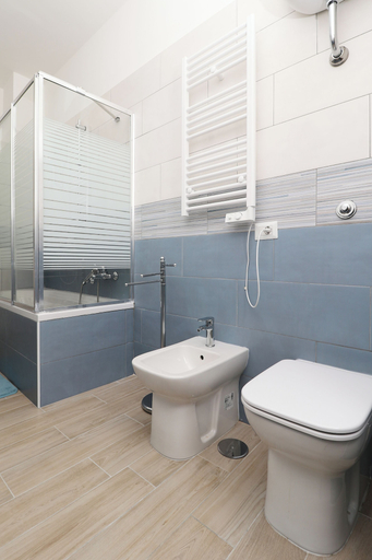 Bathroom 3, Like Home, Salerno
