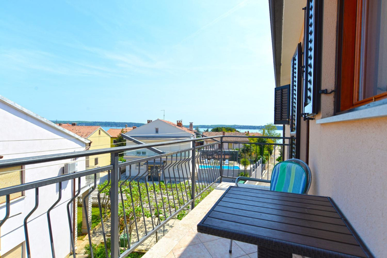 Others 4, Apartment 1553, Novigrad