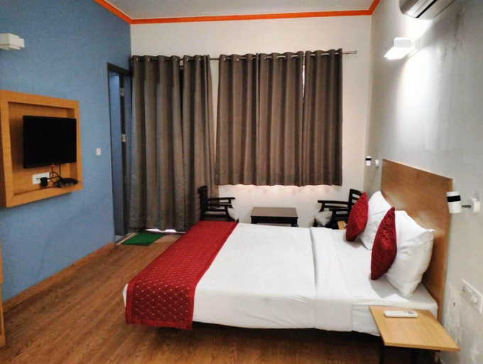 Bedroom 2, hotel noida express, Gautam Buddha Nagar