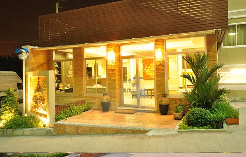 Exterior & Views 6