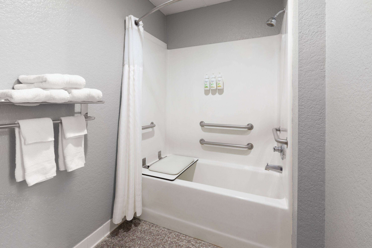 Bathroom 2, AmericInn by Wyndham Grinnell, Poweshiek