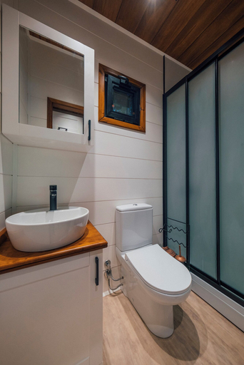 Bathroom 3, Feronia Suites, Kartepe