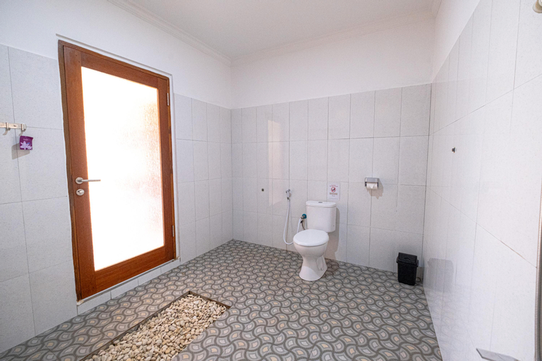 Bathroom 12