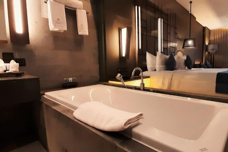 Bathroom 25