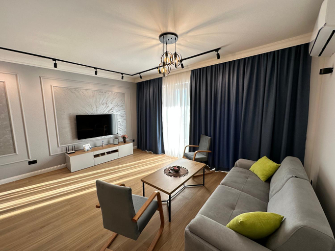 3, White Star Apartments