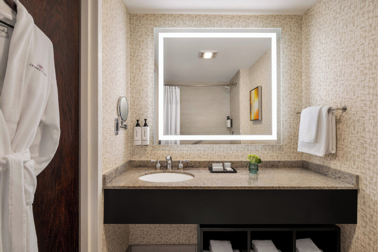 Bathroom 18