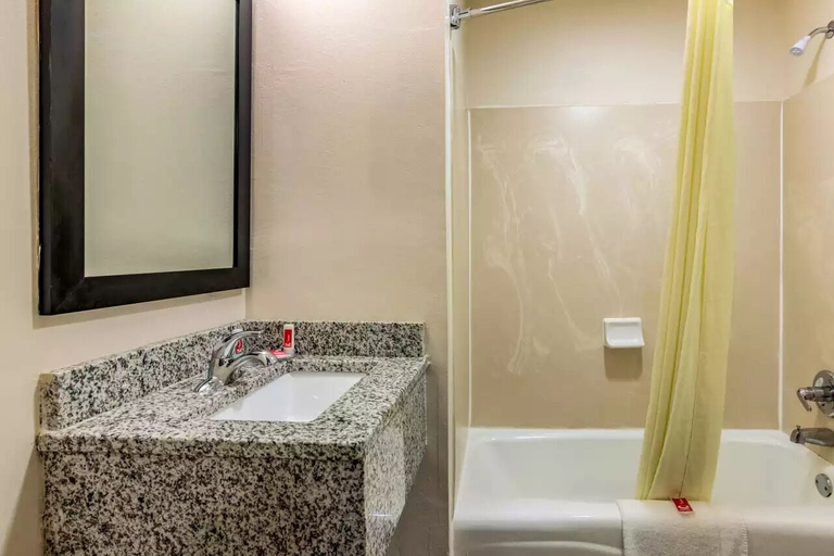 Bathroom 4, Americas Best Value Inn Opelika, Lee