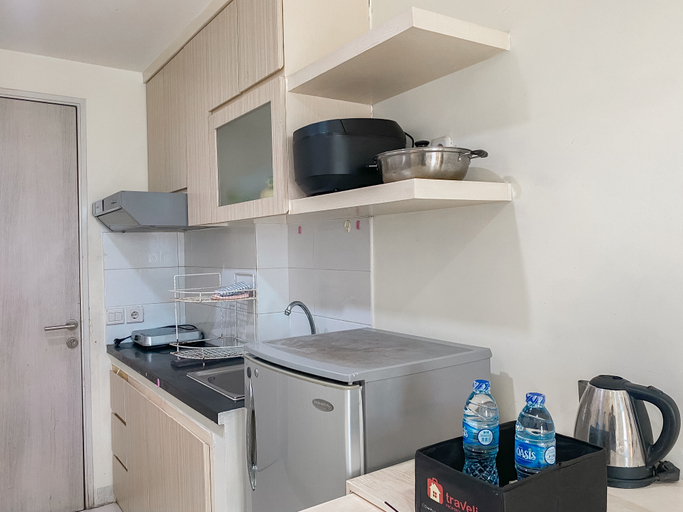 Others 2, Modern Look and Restful Studio at Azalea Suites Apartment By Travelio, Cikarang