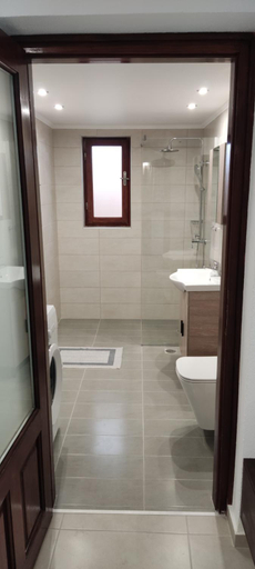 Shower 3, Το Στενακι, Thessaly