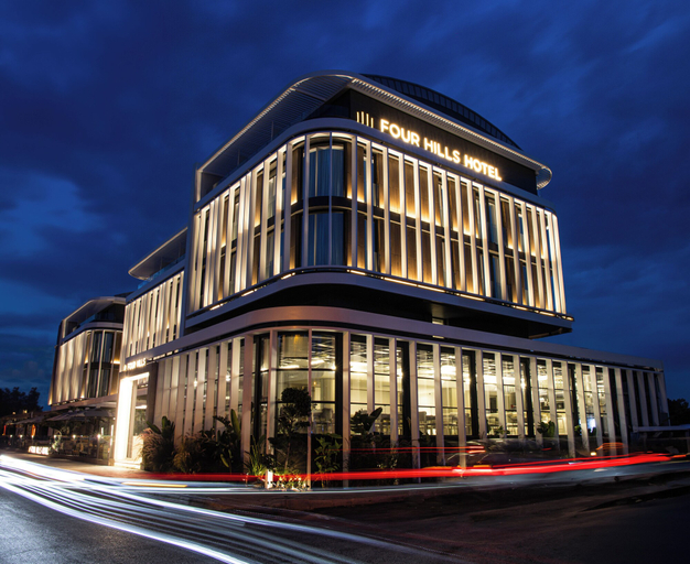 Exterior & Views