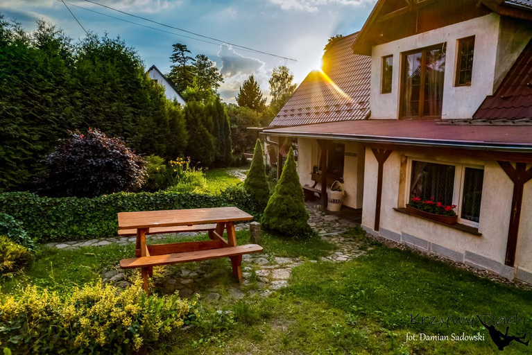 Others 4, Pokoje pod Krzywym Dachem, Jelenia Góra