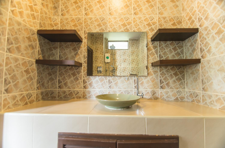 Bathroom 2, Lanta Nice Beach House, Ko Lanta