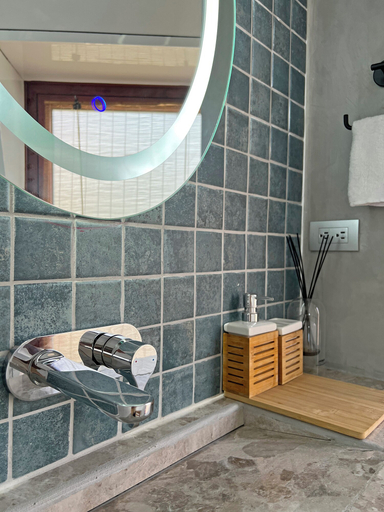 Bathroom 4, Almare Zonte, Chiltiupán
