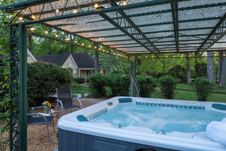 Sport & Beauty, Foxfield Inn, Albemarle