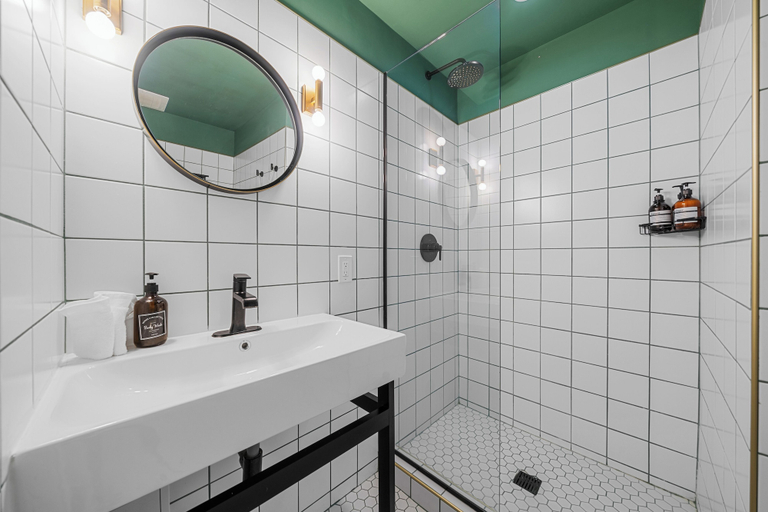 Bathroom 5, Greenview Hotel by Lowkl, Miami-Dade