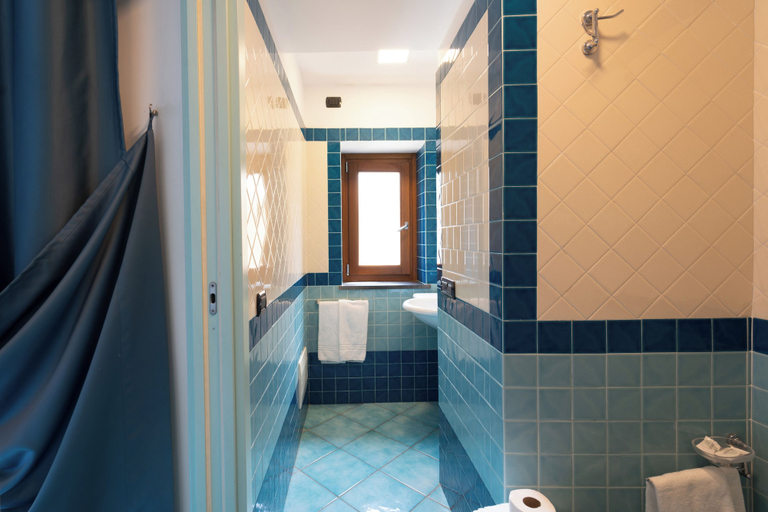 Bathroom 3, Palazzo Vingius, Salerno