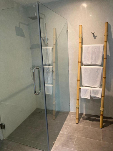Bathroom 11