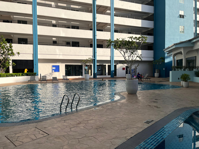 Melaka Pantai Puteri Beachfront 2BR  Corner Unit , Malacca City