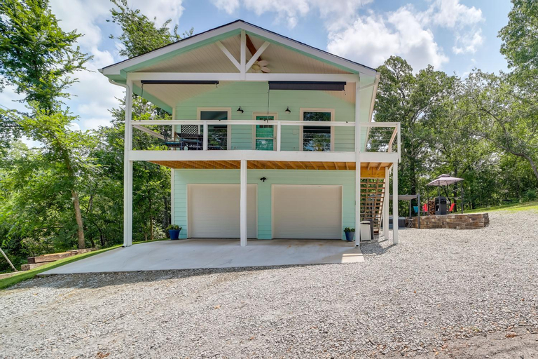 Exterior & Views 1, Grand Lake Cottage with Hot Tub in Eucha, Delaware