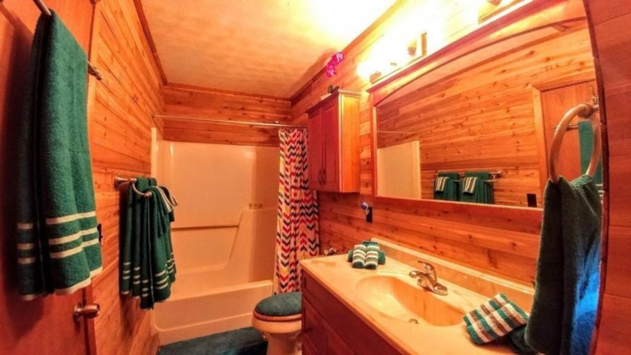 Bathroom 3, Smoky Mountain Views Cabins, Jackson