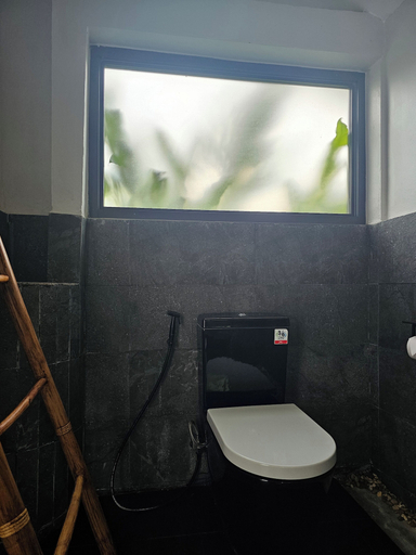 Bathroom 5, Family Land Camping Resort, Vangvieng