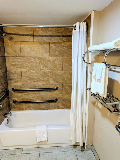 Bathroom 4, Pocono Inn & Banquet, Monroe