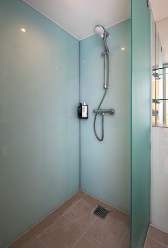 Bathroom 5, ibis Styles Haydock, Saint Helens