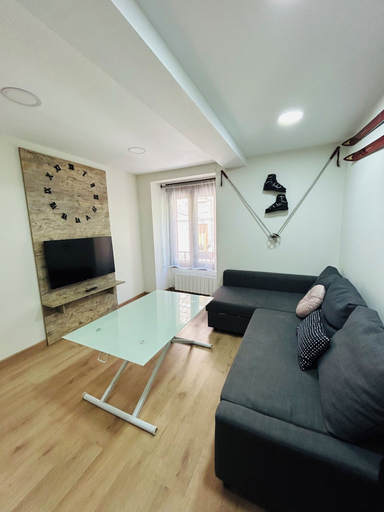 Others 5, Apartahotel Canfranc, Huesca