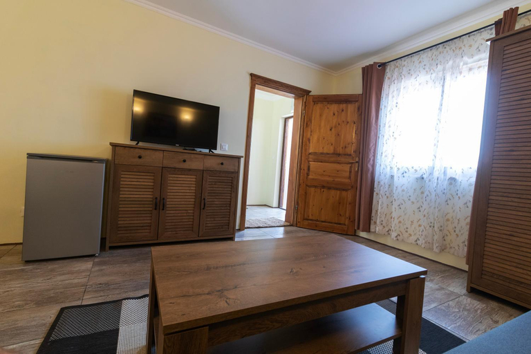 Shared lounge/TV area 2, Taverna & Rooms, Sutivan