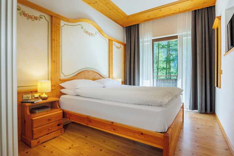 Bedroom 2, Hotel Vioz - Family Hotel & Apartments, Trento