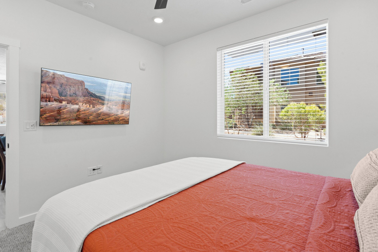 Bedroom 4, Touch of Class Stunning 5 Bdr!, Washington