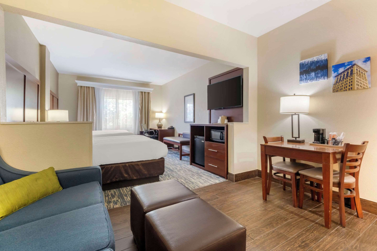 Bedroom 2, Comfort Suites Keeneland, Fayette
