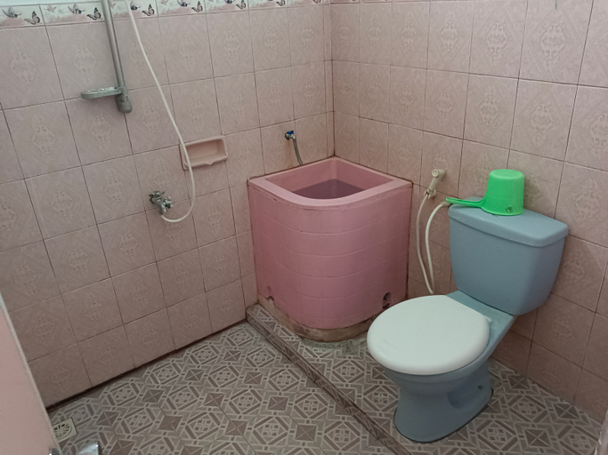 Bathroom 4, Oikos Green Homestay, Kuningan